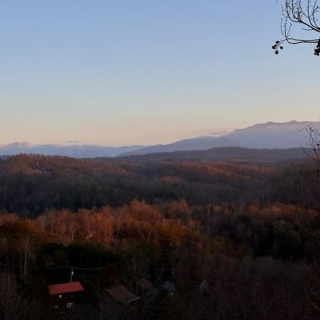 Smoky Paws - Exceptional Cabin, Stunning Mountain Views, Hot Tub, Tranquil, Gigabit Internet, Free L2 Ev Pigeon Forge Esterno foto