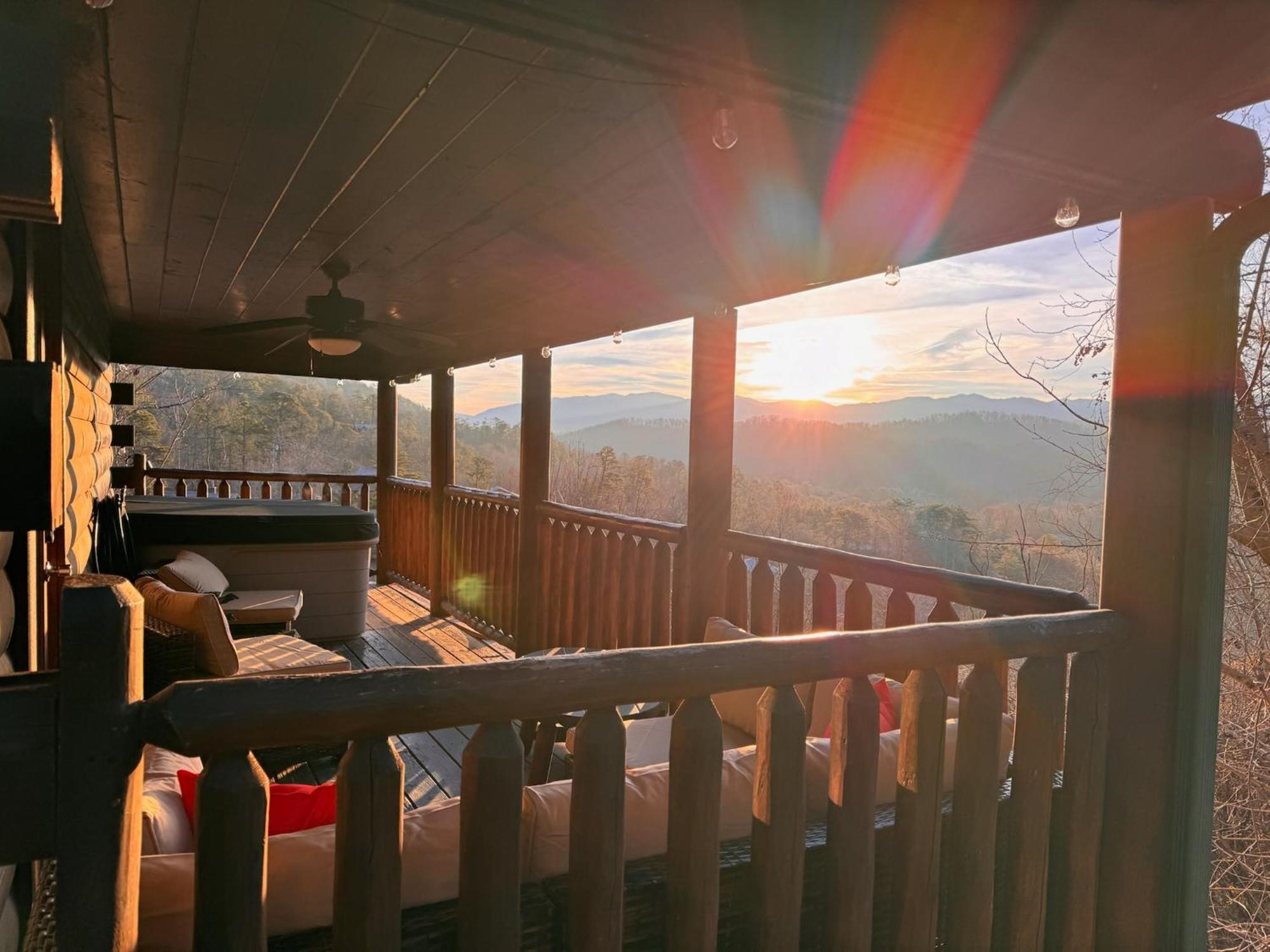 Smoky Paws - Exceptional Cabin, Stunning Mountain Views, Hot Tub, Tranquil, Gigabit Internet, Free L2 Ev Pigeon Forge Esterno foto