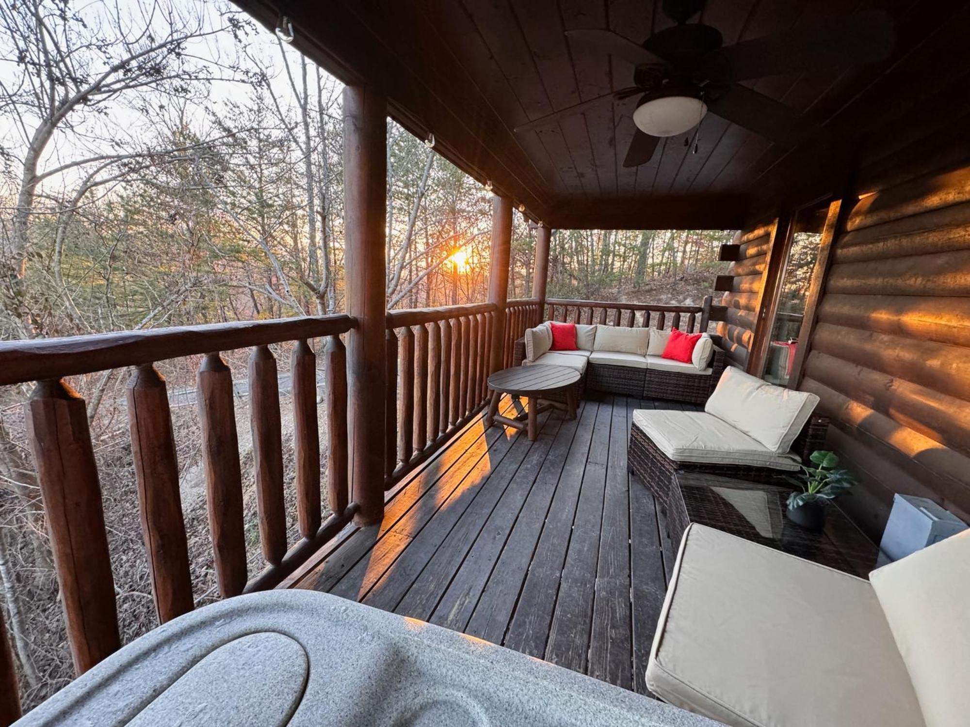Smoky Paws - Exceptional Cabin, Stunning Mountain Views, Hot Tub, Tranquil, Gigabit Internet, Free L2 Ev Pigeon Forge Esterno foto