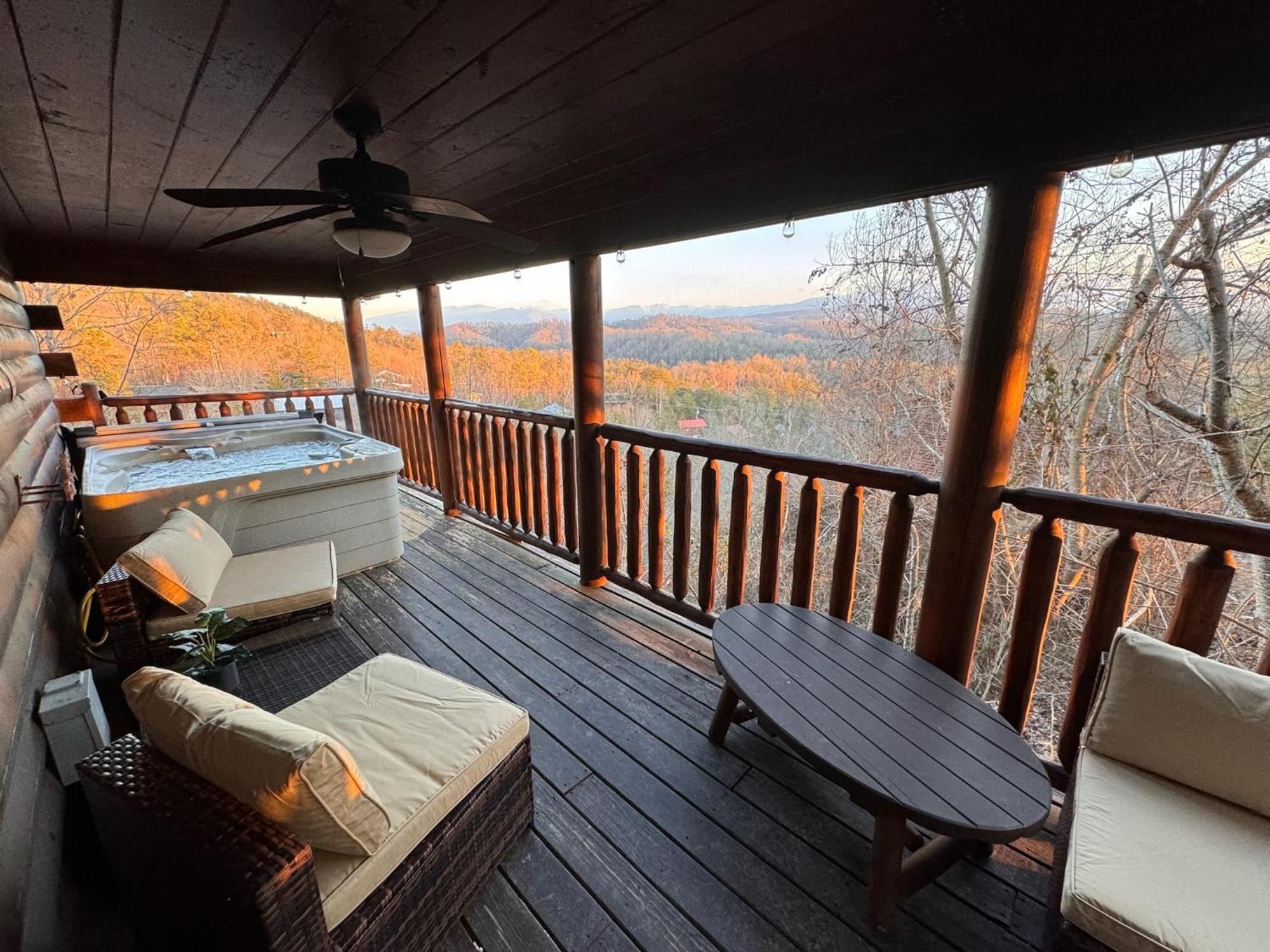 Smoky Paws - Exceptional Cabin, Stunning Mountain Views, Hot Tub, Tranquil, Gigabit Internet, Free L2 Ev Pigeon Forge Esterno foto