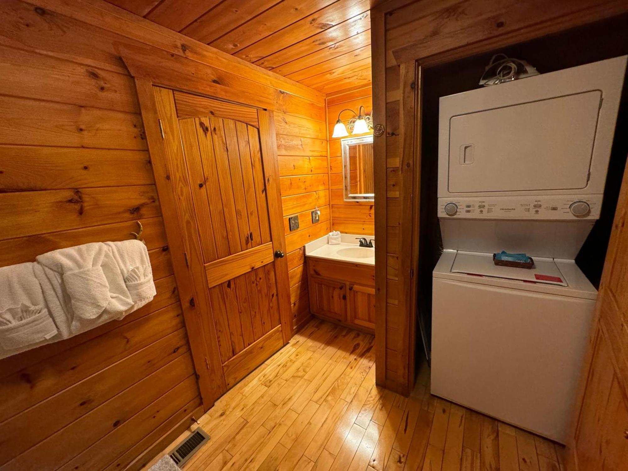 Smoky Paws - Exceptional Cabin, Stunning Mountain Views, Hot Tub, Tranquil, Gigabit Internet, Free L2 Ev Pigeon Forge Esterno foto