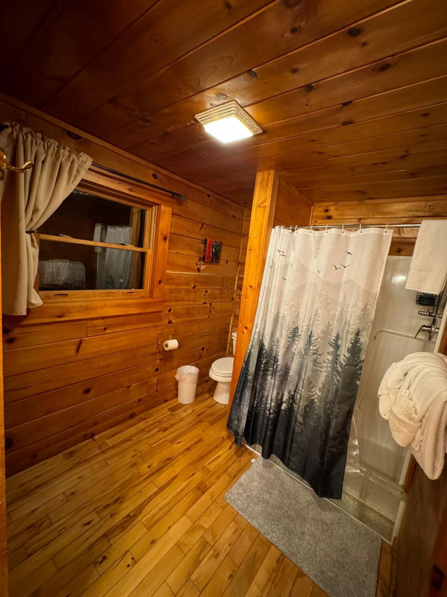 Smoky Paws - Exceptional Cabin, Stunning Mountain Views, Hot Tub, Tranquil, Gigabit Internet, Free L2 Ev Pigeon Forge Esterno foto